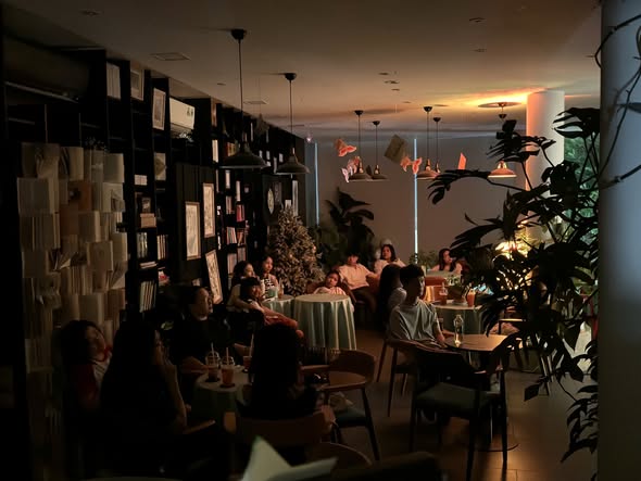 Cho tôi xin một vé đi tuổi thơ qua buổi kịch đọc tại nhà sách Cá Chép